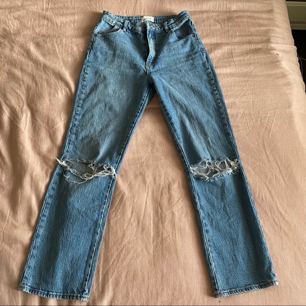 Rolla’s straight leg ripped knee jeans size 28